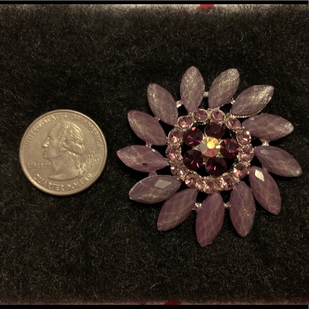 Flower Brooch - Picture 3 of 5